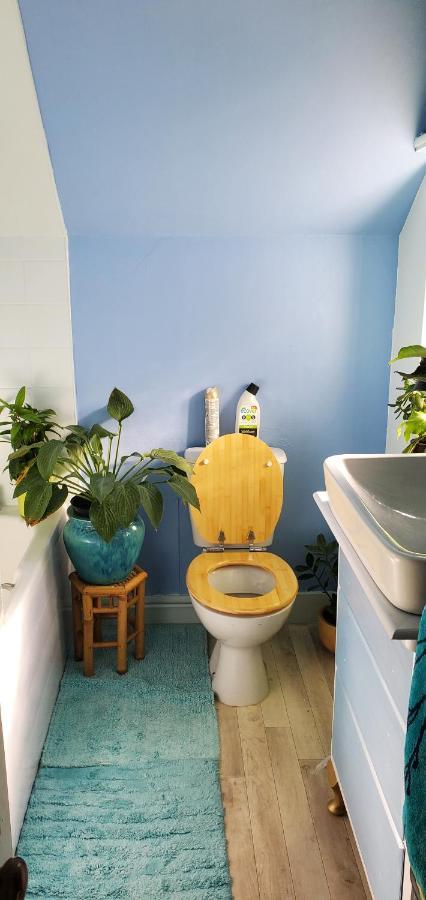 Lotus Pod House Homestay Horsell Εξωτερικό φωτογραφία